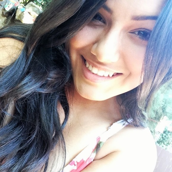 Meet your Posher, Itzel - Picture 1 of 1